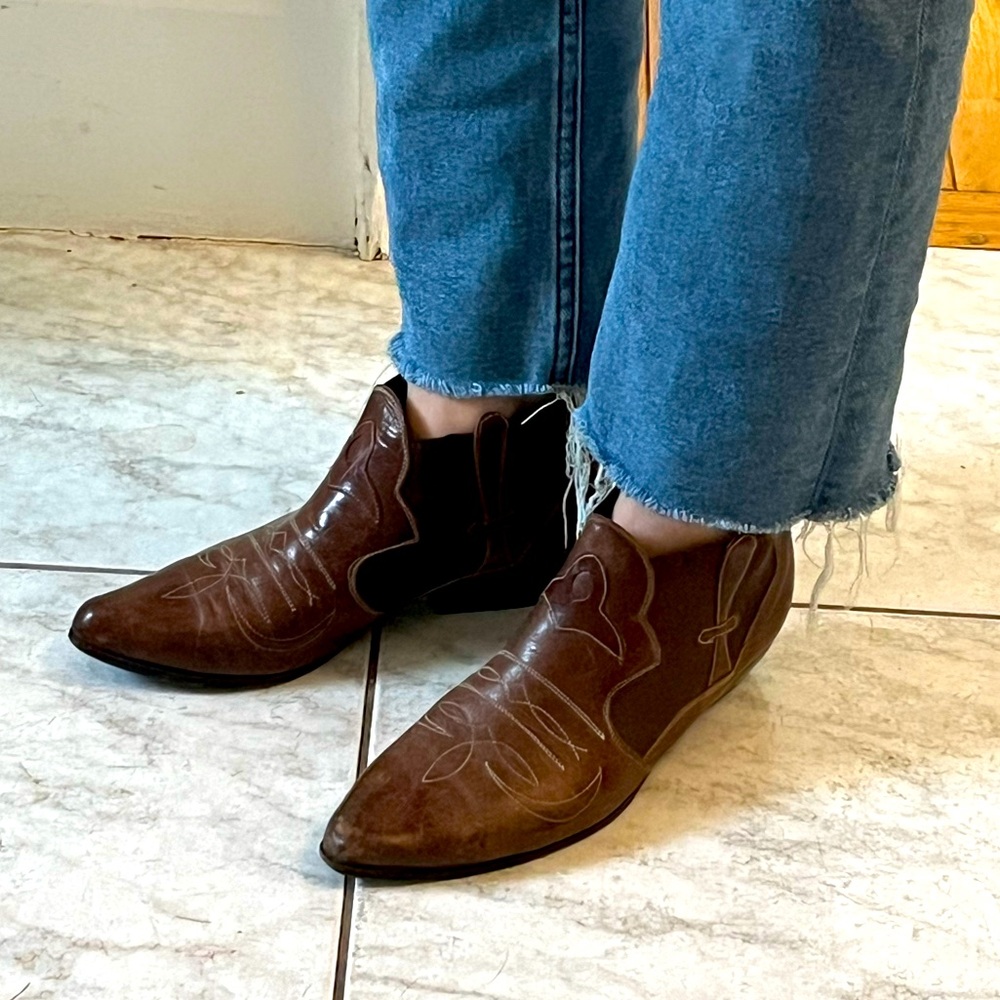 Women's Brown Pointed-Toe Western Ankle Booties
